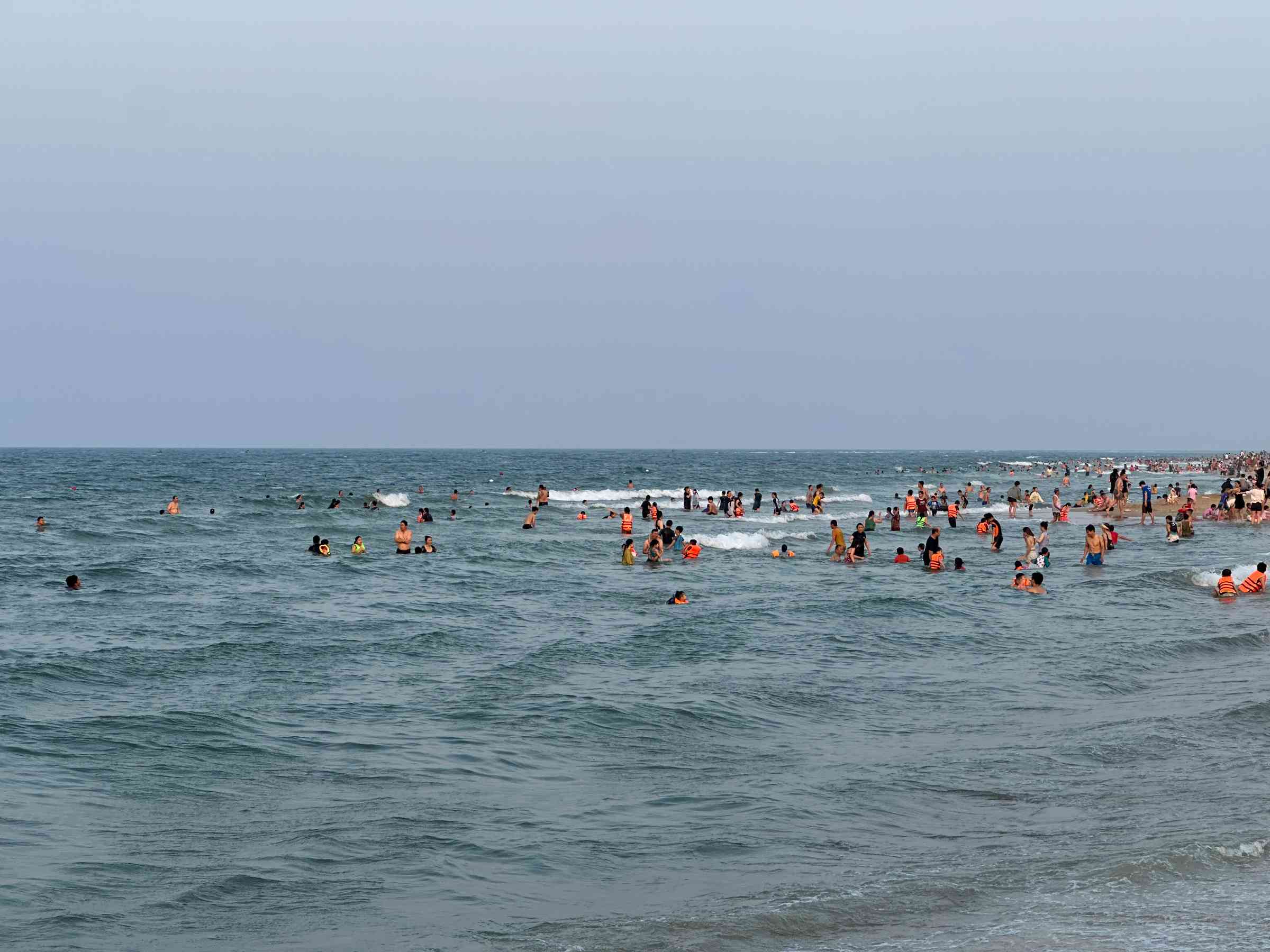 Kinh nghiệm đi biển Thuận An tự túc: Bánh lọc hàng rong và những lưu ý cần biết